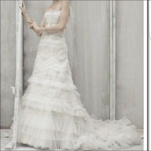 Gorgeous strapless Ivory wedding dress